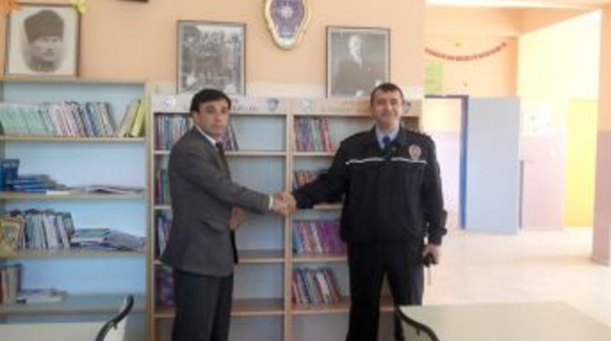 Birecik Emniyeti'nden Okullara Malzeme Yardımı