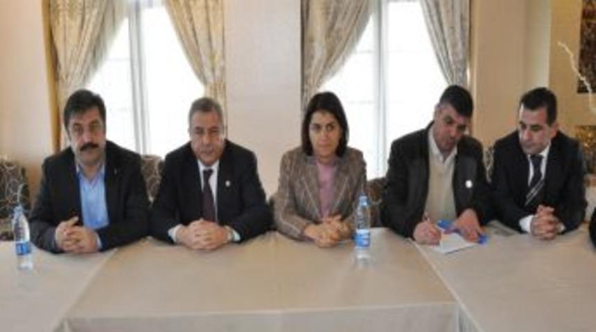 AK Parti Milletvekili G&uuml;ler, Midyat&rsquo;a Ziyaretlerde Bulundu