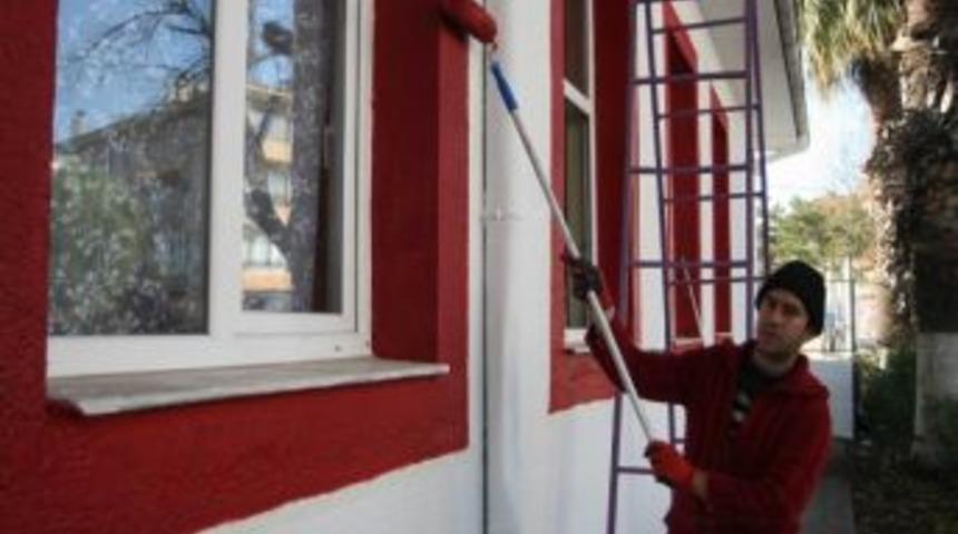 Altınova'da Okullara Belediye Bakımı