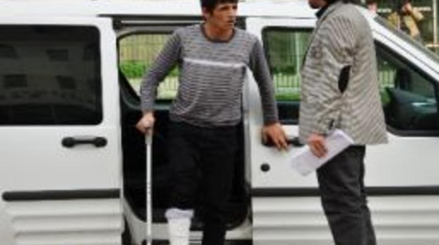 Kırık Ayağıyla Adliyeye Getirildi