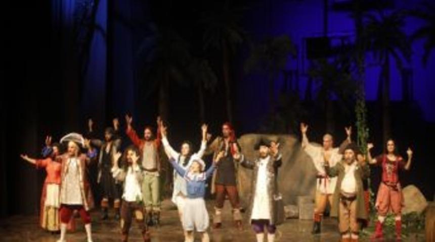 Adanalılar Yeni Yılda Tiyatroya Doyacak