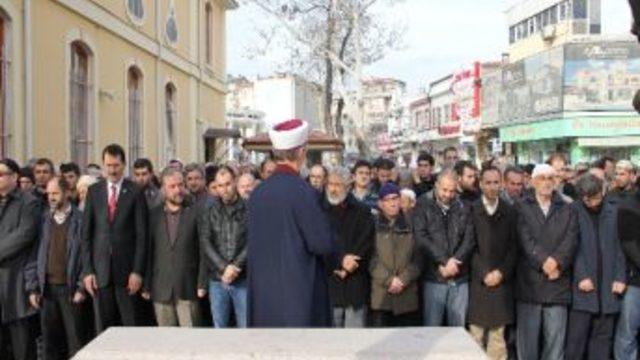 Suriye’de Hayatını Kaybedenler İçin Giyabi Cenaze Namazı Kılındı