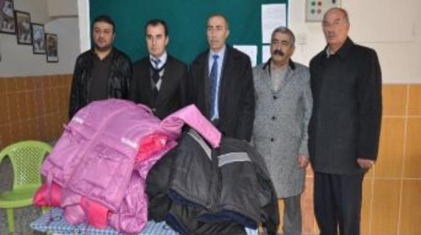 Chp&rsquo;den &Ouml;ğrencilere Kaban Yardımı