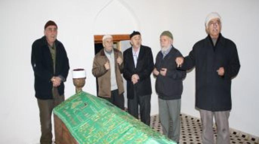 Ebussuud Efendi'nin Dedesi Mustafa Kuş&ccedil;u'nun Mezarı Yıllar Sonra A&ccedil;ıldı