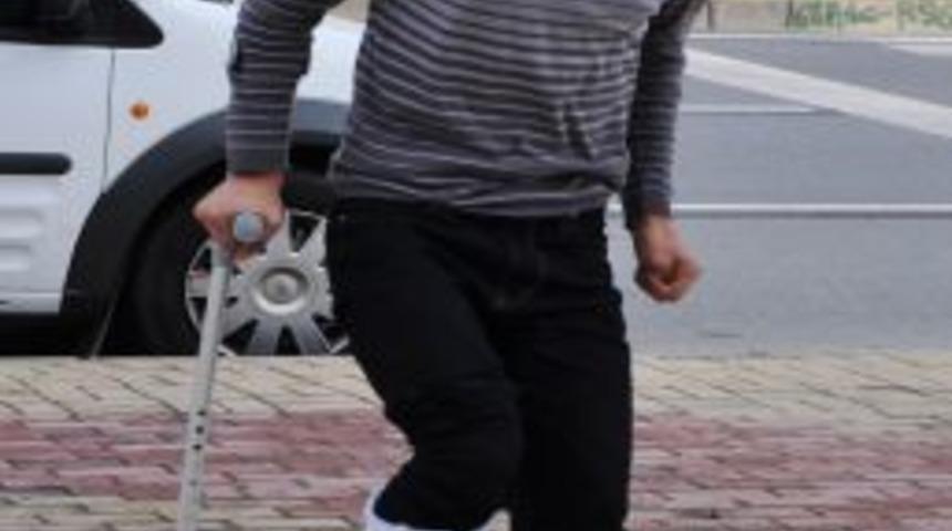 Polisten Ka&ccedil;arken Bacağı Kırılan Hırsızlık Zanlısı Tutuklandı