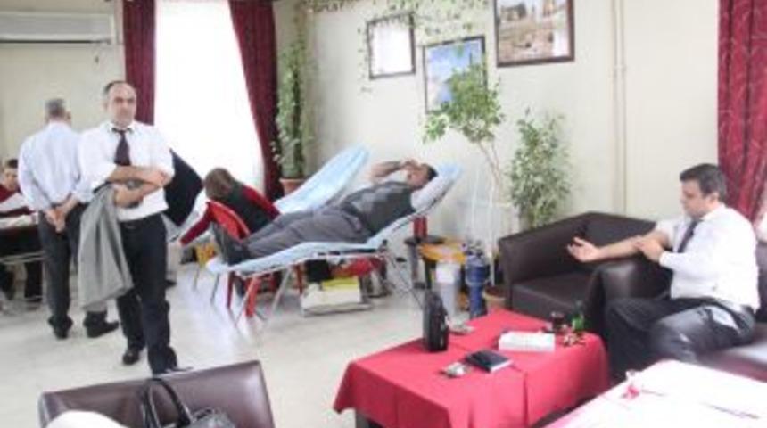 Sağlık m&uuml;d&uuml;rl&uuml;ğ&uuml;nden kan bağışı kampanyası