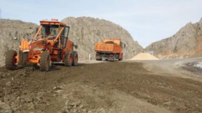 &Ccedil;&ouml;ken Yol Onarılıyor