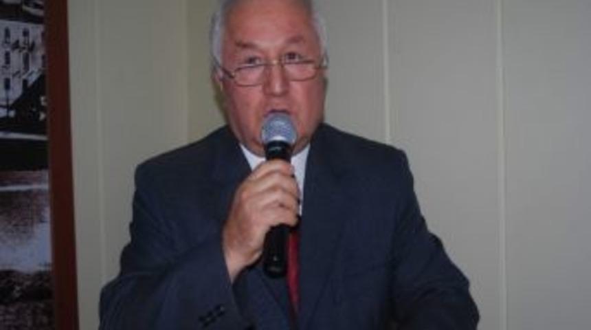 Rekt&ouml;r Attar'a 2012 Yılı &Uuml;st&uuml;n Hizmet &Ouml;d&uuml;l&uuml; Verildi