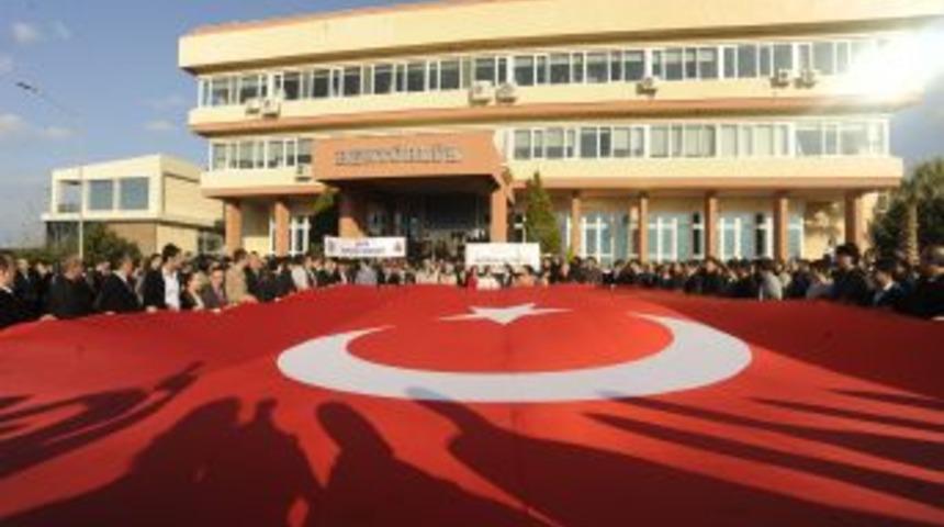 &Ouml;ğretim &Uuml;yeleri Ve &Ouml;ğrenciler Rekt&ouml;r La&ccedil;iner'e Destek Verdi