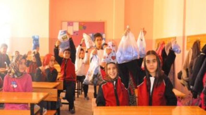 Karamanlı &Ouml;ğrencilerinden Engellilere Destek