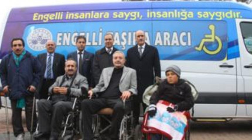 Engelli toplu taşıma aracına yoğun ilgi