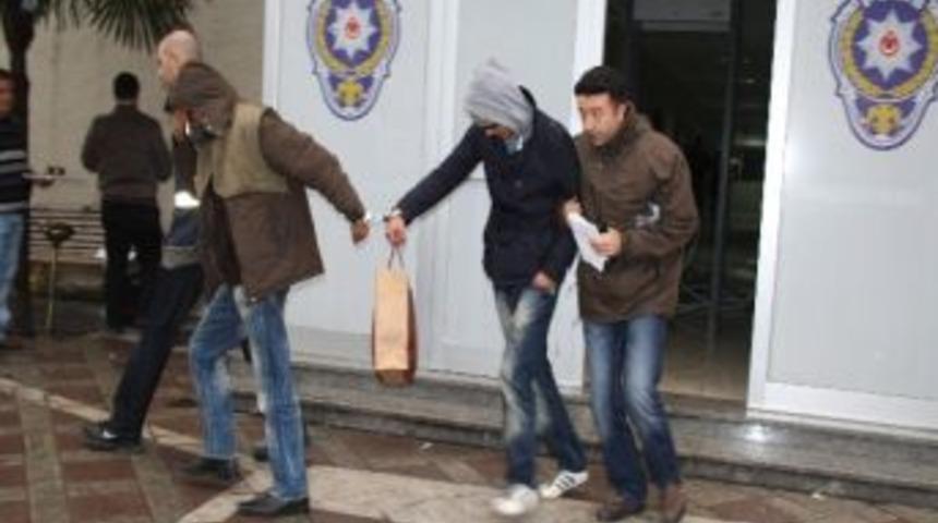 Ak&uuml; Hırsızları Yakalandı