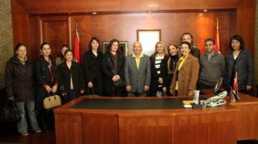 Başkan &Ouml;z, eğitime desteğini s&uuml;rd&uuml;r&uuml;yor