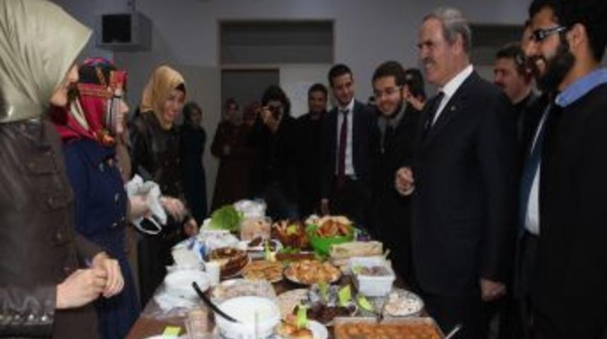 B&uuml;y&uuml;kşehir&rsquo;den Suriyeli M&uuml;ltecilere Bir TIR Yardım Malzemesi