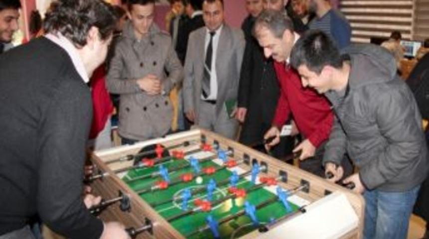 Başkan Din&ccedil;&rsquo;ten Gen&ccedil;lik Merkezi&rsquo;nde Basın Toplantısı,