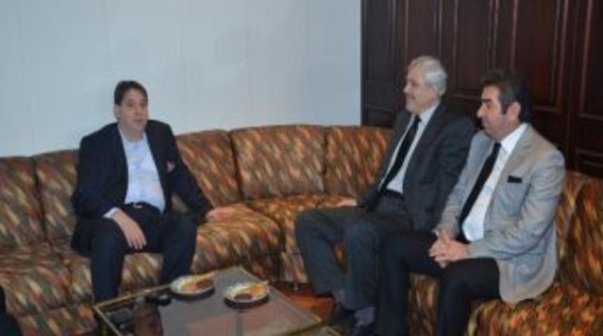 T&uuml;rkiye Gazetesi Ve İhlas Haber Ajansı İzmir Temsilciliğini Ziyaret Eden Konak Belediye Başkanı Hakan Tartan, Siyasette Uzlaşı Ve Konsensusun &Ouml;nemli Olduğunu S&ouml;yledi