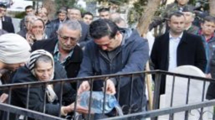 Gazeteci &Uuml;nal T&uuml;rkeş Son Yolculuğuna Uğurlandı