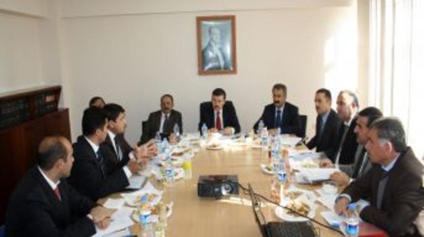 İl&ccedil;e Milli Eğitim M&uuml;d&uuml;rleri, Hamur'da Toplandı