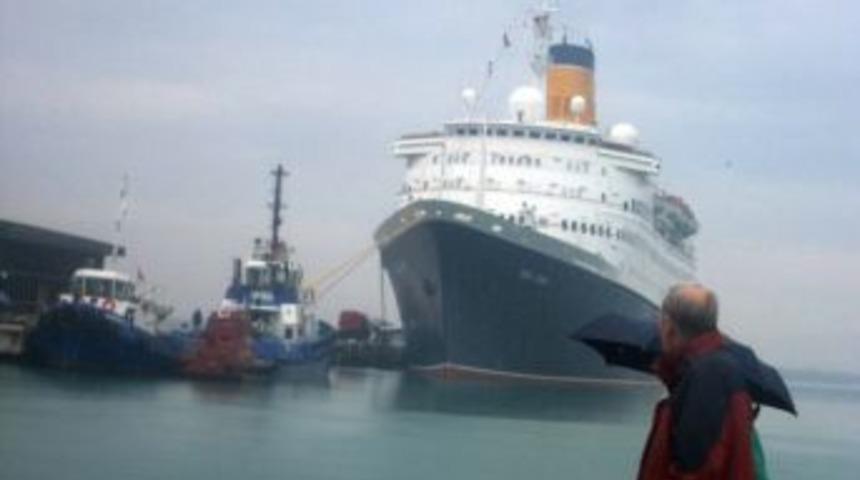 490 İngiliz Turist, Kuşadası'nda