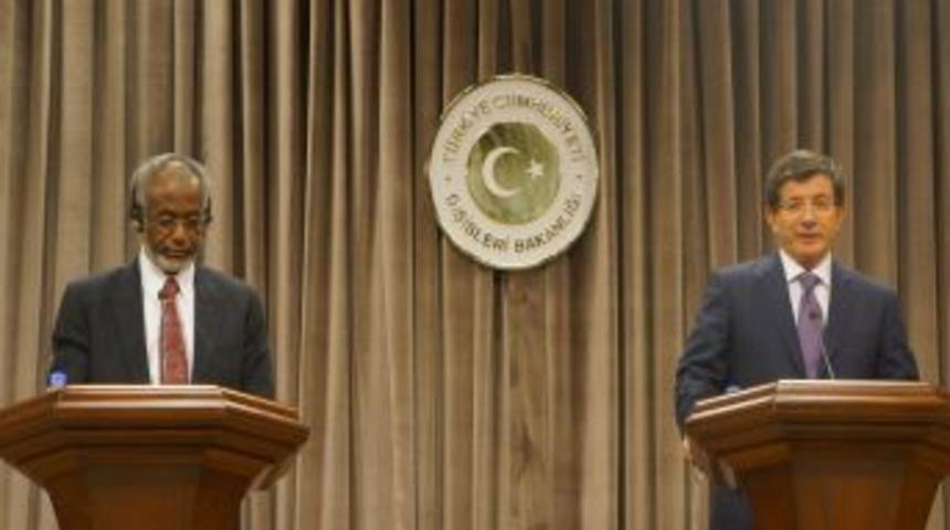 Davutoğlu: Suriye Konusunda Zihin Egzersizleri Yerine Somut Adımlar Atmalı