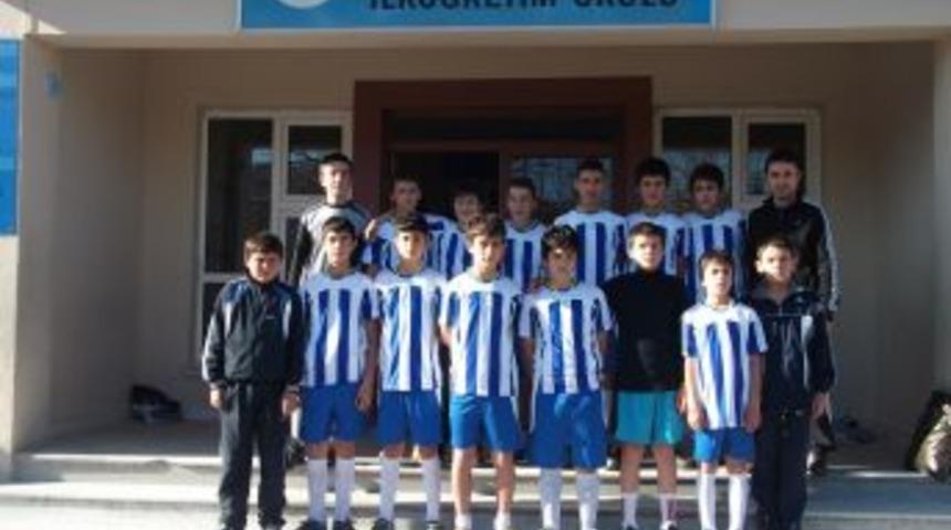 &Ccedil;atak ortaokulu futbolda finale kaldı