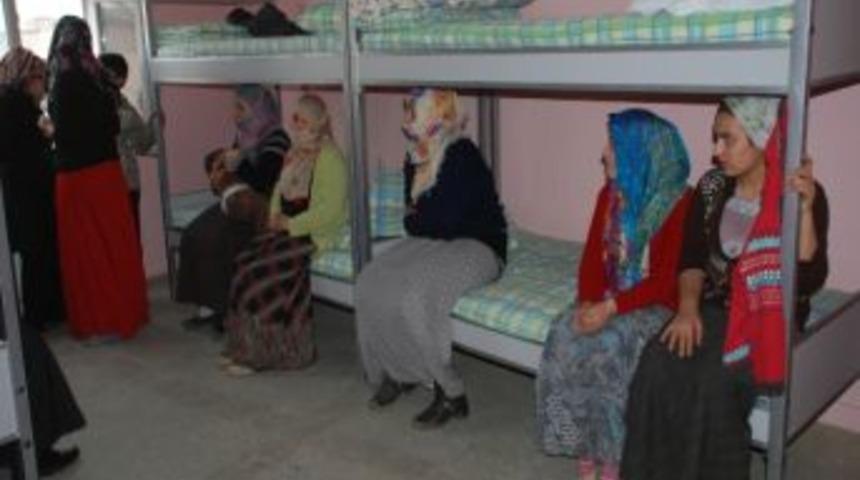 Muş&rsquo;ta Evleri Yanan Ailelere Devlet Sahip &Ccedil;ıktı