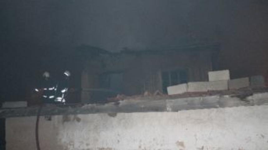 Yeni Boşaltılan Ev Yandı