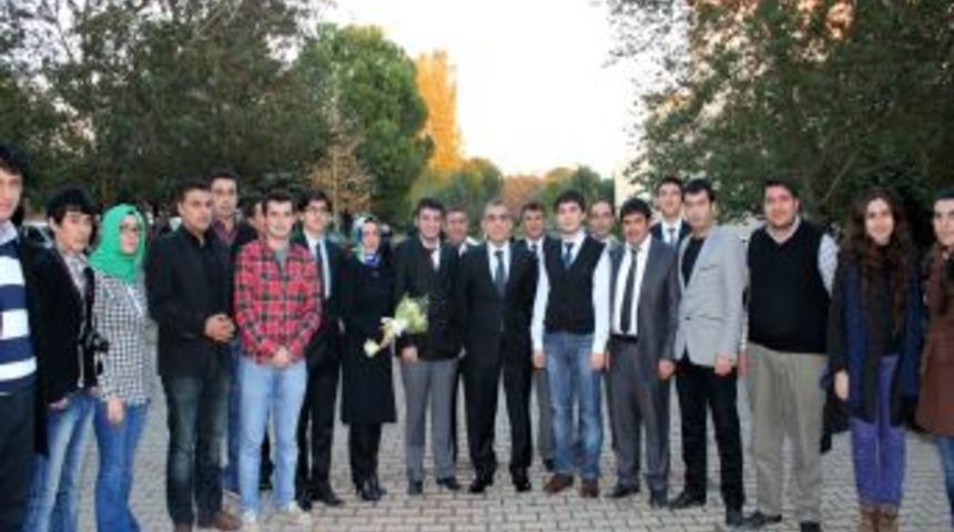 Emniyet M&uuml;d&uuml;r&uuml; G&uuml;rkan'dan &Uuml;niversitelilere 'şiddet' Nasihati