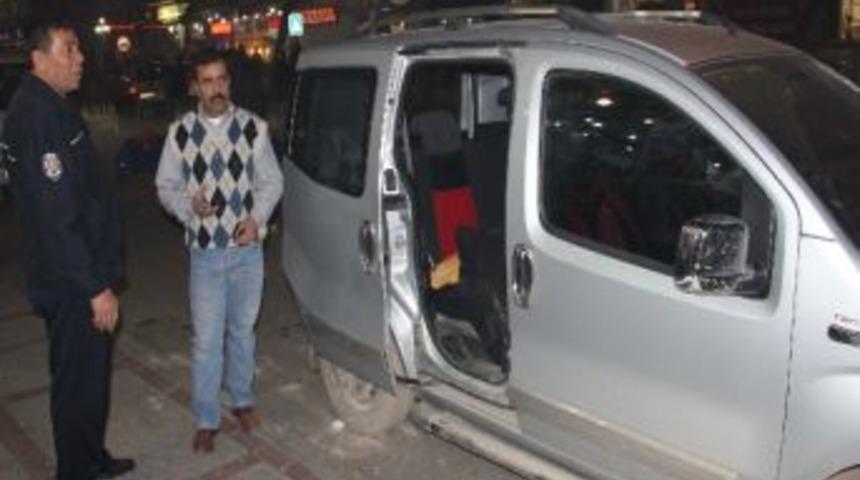 Lastiği Patlayan Ara&ccedil;tan 7 Bin Tl İle Bilgisayarı &Ccedil;aldılar