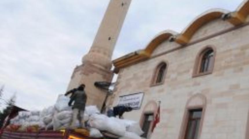 Nevşehirliler Suriye&rsquo;ye TIR'larla Yardım G&ouml;nderiyor