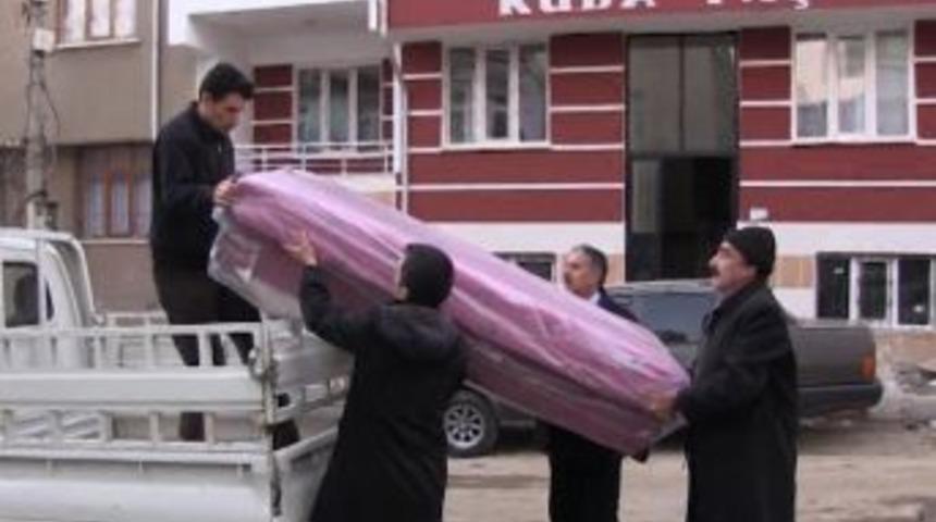 Elazığ Belediyesi&rsquo;nden Iki Aileye Eşya Ve Gıda Yardımı