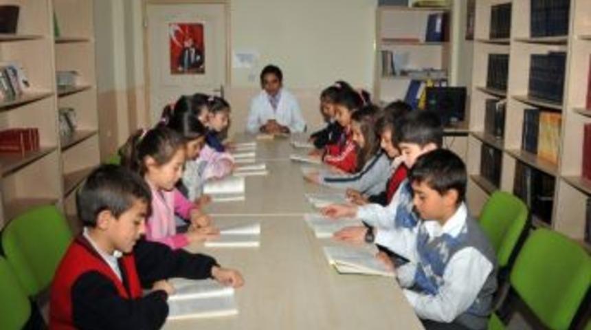 Kitap Okumada Bilgi Evi Rekoru