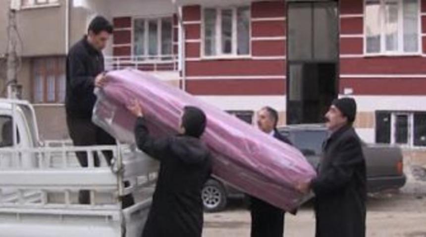 Belediyeden Ayan ve T&uuml;rker ailelerine yardım