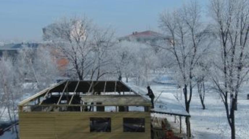 İnşaat Iş&ccedil;ileri Eksi 20 Derece Soğukta &Ccedil;alışmaya Devam Ediyor