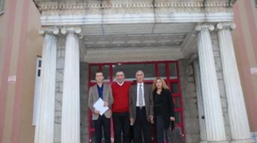 Başkan Sandalcı Akb&uuml;k&rsquo;&uuml;n Kapatılmaması İ&ccedil;in Anayasa Mahkemesine Başvurdu