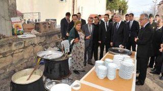 Vali Erden Karahallı’da İncelemelerde Bulundu