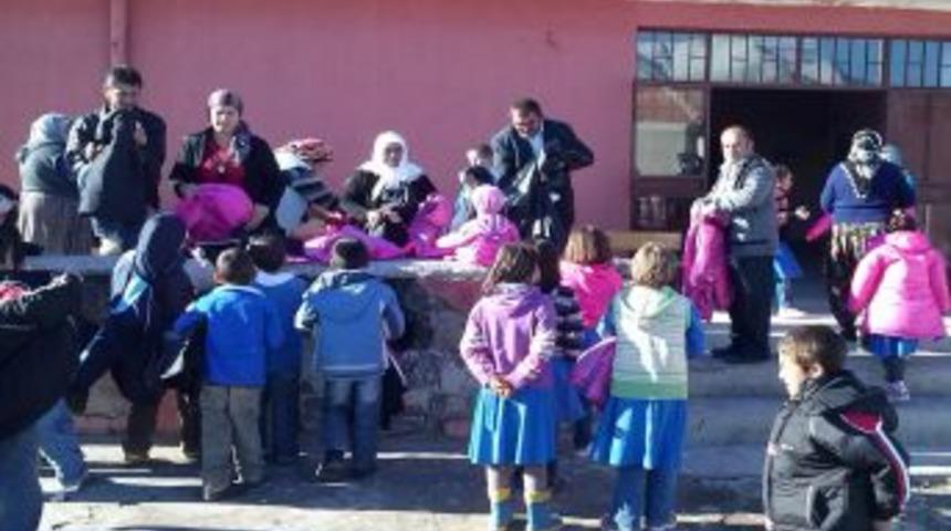 Akansu Koleji&rsquo;nden Kardeş Okullara Yardım