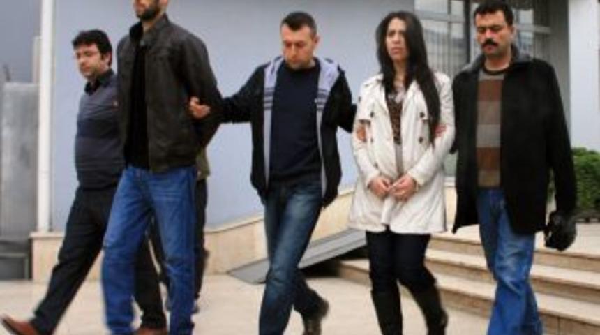 Kuyumcuya 'altın' Diye Imitasyon K&uuml;nye Satan Hamile Kadın Yakalandı