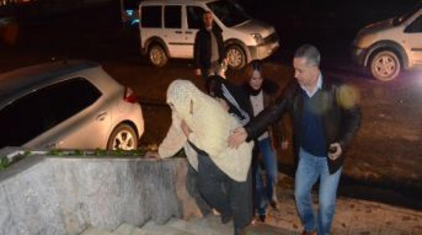 Kuyumcudan Gerdanlık &Ccedil;alan Anne Ve Kızı Tutuklandı