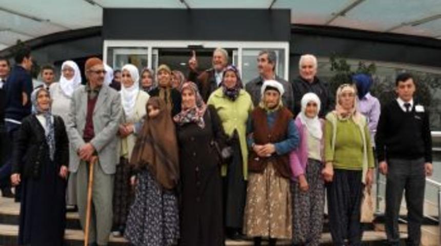 Başkan T&uuml;t&uuml;nc&uuml; Yaşlıları Hastanede Tedavi Ettirdi