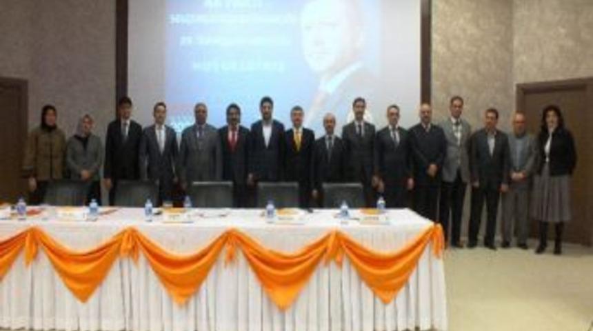 Ak Parti&rsquo;ye Katılanlara Rozet