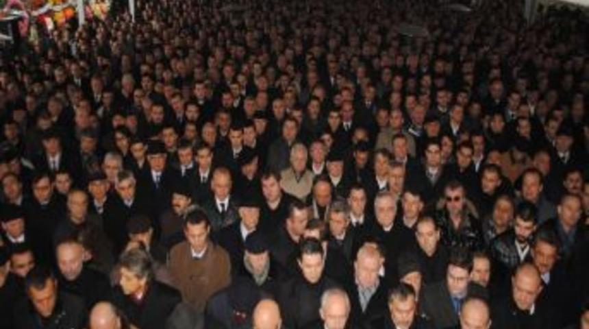 İşadamı Kocabıyık&rsquo;ın Cenazesine Siyaset Ve İş D&uuml;nyası Akın Etti