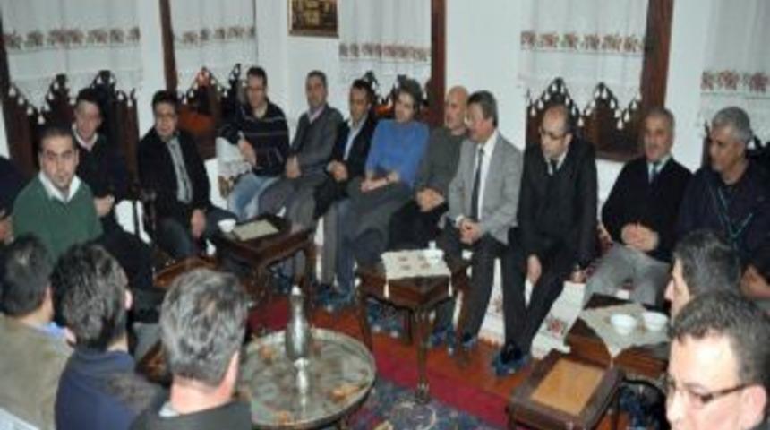 Yozgat Pergel Derneği Y&ouml;netimi Arabaşı Yemeğinde Bir Araya Geldi