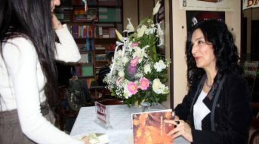 Yazar Nazan Bekiroğlu Bursalı Okurlarıyla Buluştu