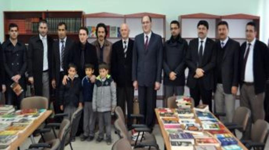 Gen&ccedil; Iş Adamlarından K&ouml;y Okuluna Kitaplık Ve Kitap Desteği