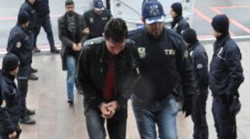 Markete Yapılan Molotof Bombalı Saldırı G&ouml;r&uuml;nt&uuml;lendi