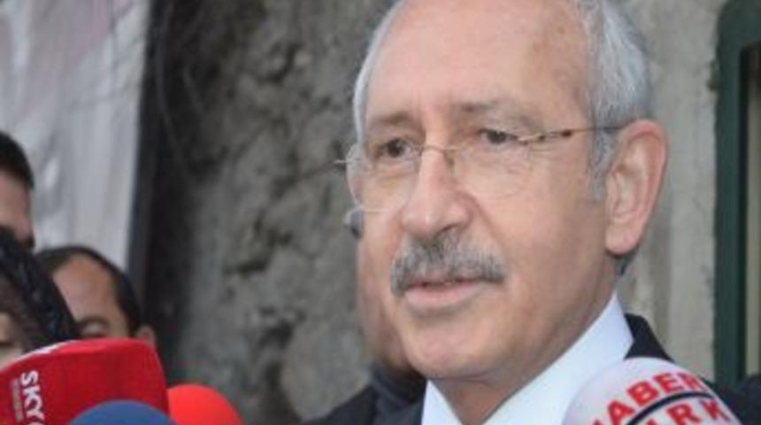 Kılıçdaroğlu Yaşar Kemal'i Ziyaret Ediyor