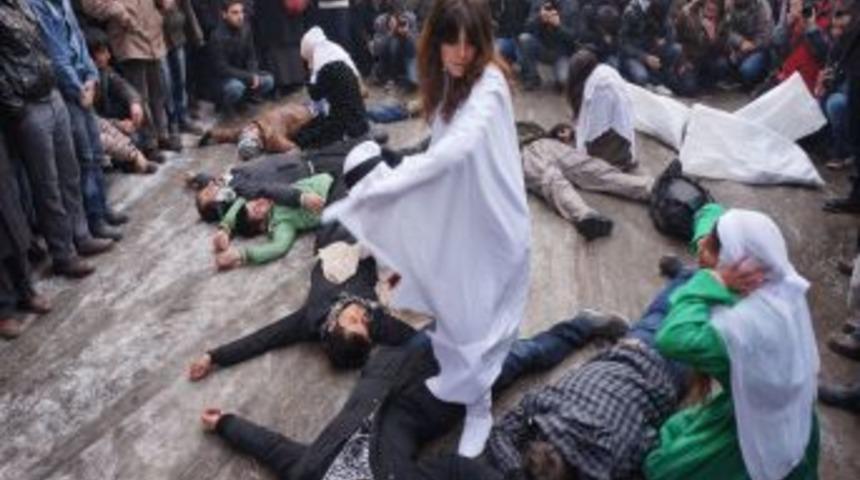 BDP'liler Sokakta Ortasında Uludere Olayını Canlandırdı