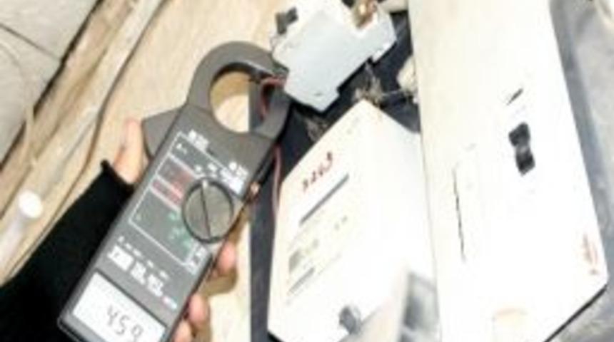 Dedaş Ekiplerinden Ka&ccedil;ak Elektrik Kontrol&uuml;