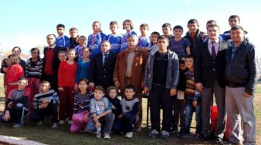 Karacaali İlk&ouml;ğretim Okulu, Koşularda Rakip Tanımıyor